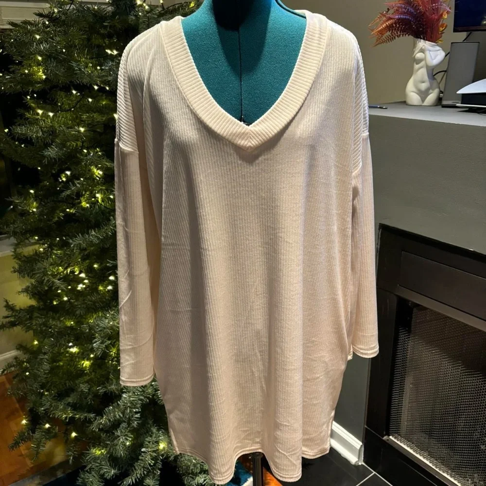 NWT Nicole Miller NY cream ribbed long sleeve with pockets, drop shoulder top - Picture 2 of 10